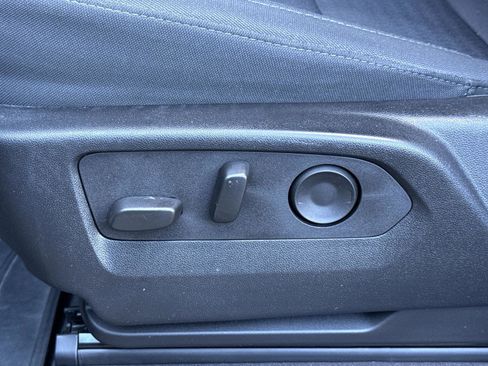 Used 2025 Chevrolet Silverado 2500 Custom w/ Custom Value Package image 17