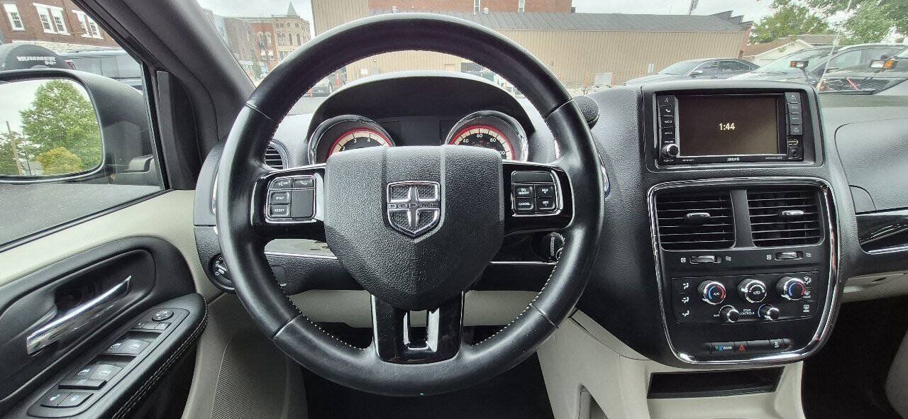 Used 2017 Dodge Grand Caravan SXT FWD image 20