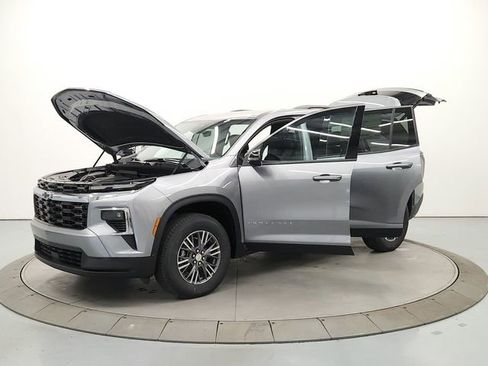 New 2026 Chevrolet Traverse LT image 11