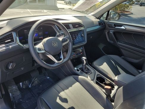 Used 2022 Volkswagen Tiguan SE image 23