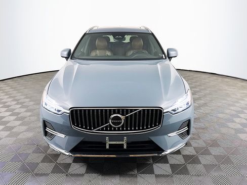 Used 2023 Volvo XC60 B5 Plus FWD image 2