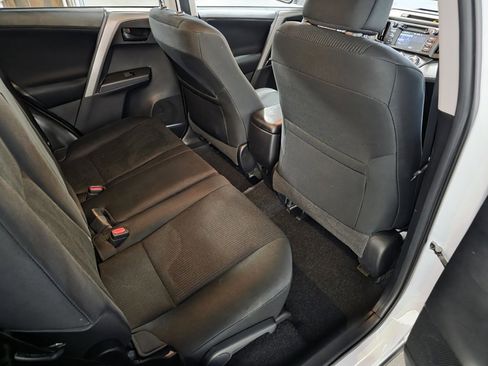 Used 2018 Toyota RAV4 LE image 20