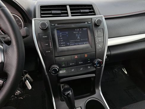 Used 2017 Toyota Camry SE FWD image 19
