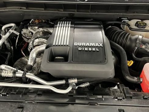 Used 2025 Chevrolet Tahoe High Country AWD/4WD image 27