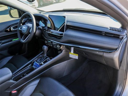 New 2026 Jeep Compass Latitude image 13