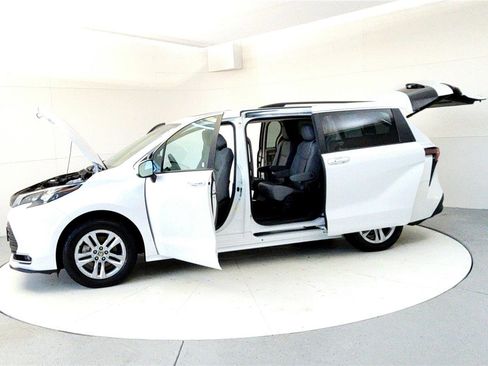 Certified 2024 Toyota Sienna XLE w/ XLE Plus Package image 10