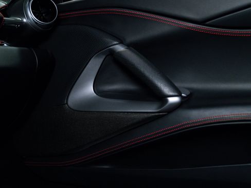 Used 2020 Ferrari 812 Superfast image 18