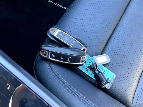 Used 2020 Porsche 911 Carrera image 13