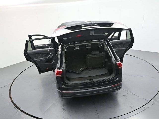 Used 2023 Volkswagen Tiguan SE FWD image 59