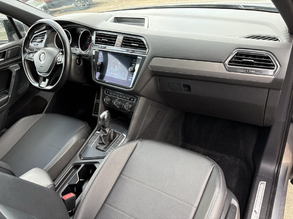 Used 2020 Volkswagen Tiguan SE R-Line FWD image 30
