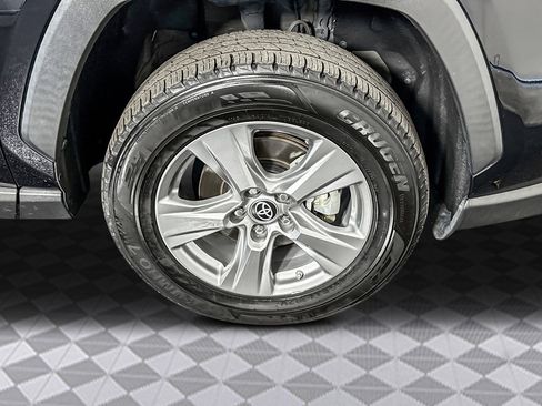Used 2022 Toyota RAV4 LE image 36