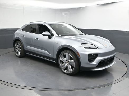New 2025 Porsche Macan 4 Electric image 27