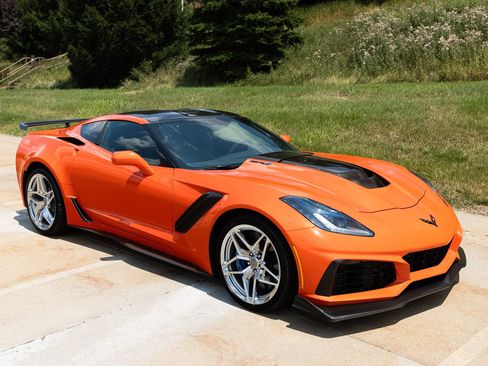 Used 2019 Chevrolet Corvette ZR1 RWD image 9