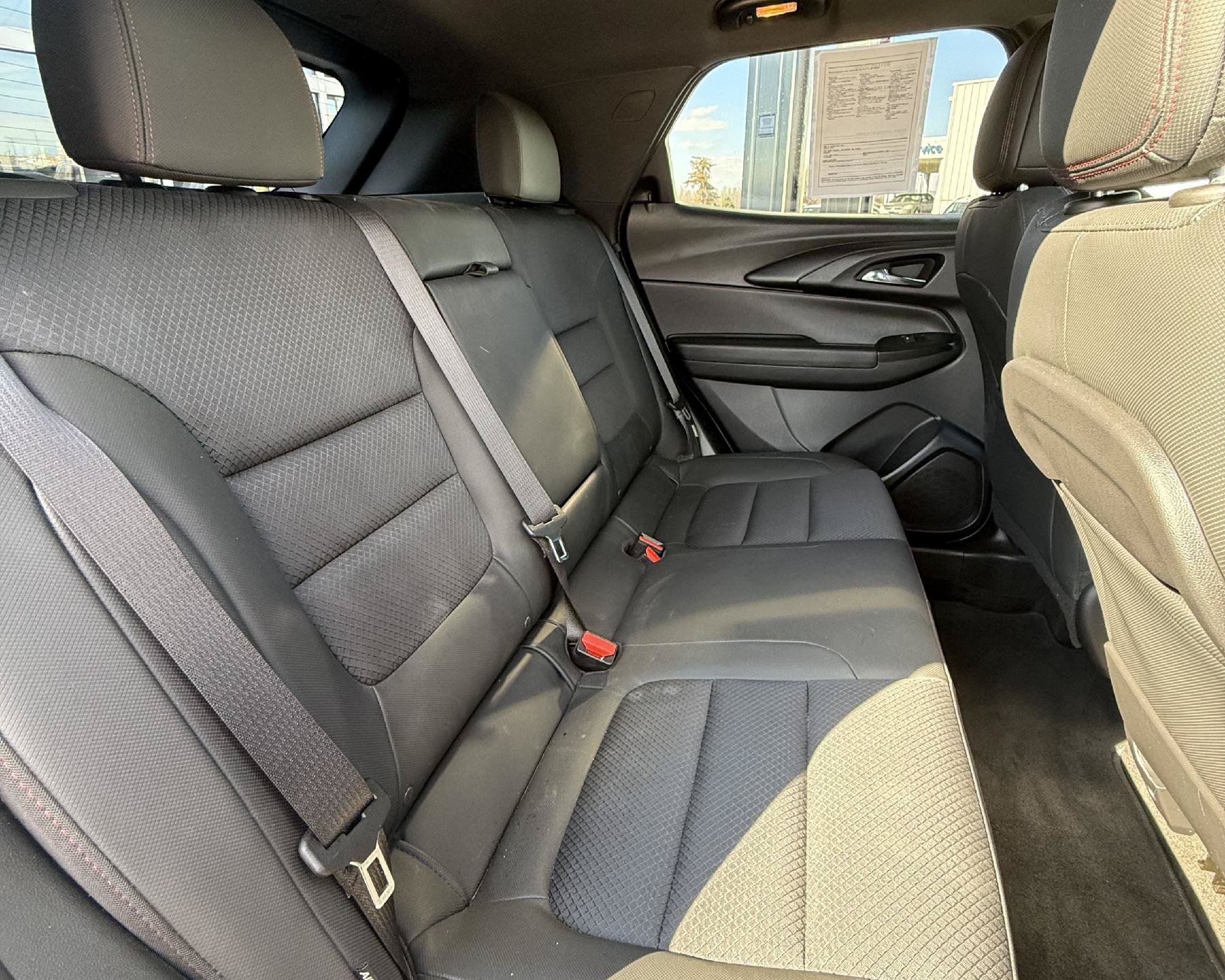 Used 2022 Chevrolet TrailBlazer RS w/ Sun and Liftgate Package FWD image 11