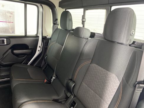 Used 2020 Jeep Gladiator Mojave w/ Dual Top Group AWD/4WD image 34