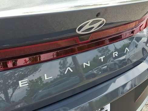 Used 2025 Hyundai Elantra SE FWD image 30