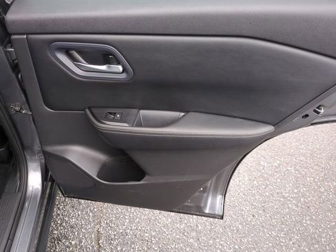 Used 2024 Nissan Rogue SV image 31