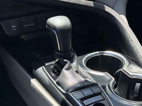 Used 2018 Toyota Camry XLE FWD image 14