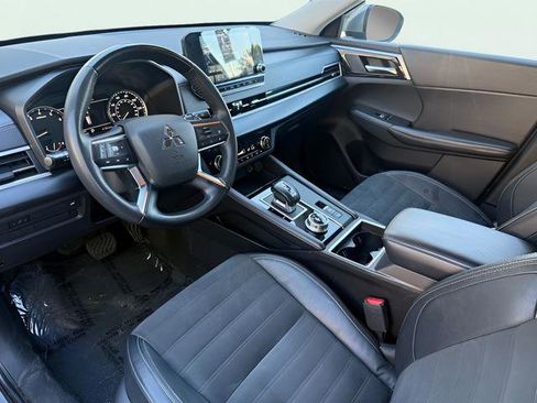 Used 2023 Mitsubishi Outlander ES image 15
