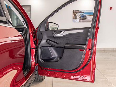 Used 2024 Ford Escape Platinum AWD/4WD image 39