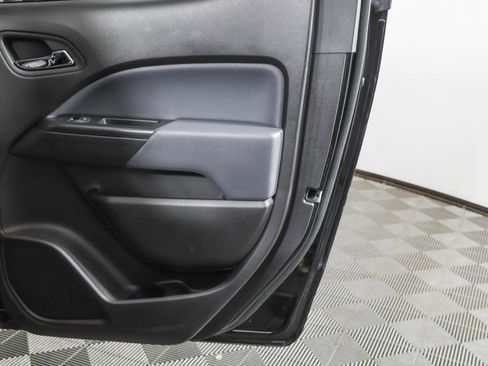 Used 2019 Chevrolet Colorado Z71 w/ Z71 Midnight Edition AWD/4WD image 43