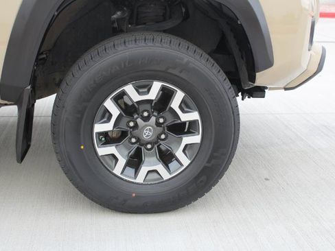 Used 2019 Toyota Tacoma TRD Off-Road image 38