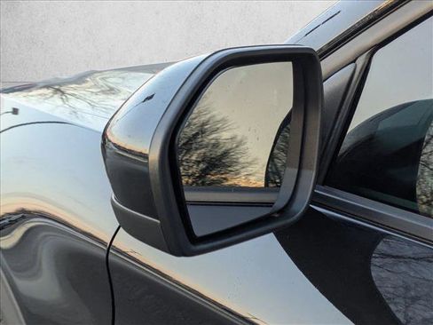 Used 2022 Ford Explorer XLT w/ Equipment Group 202A image 15