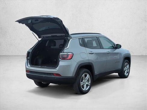 Used 2024 Jeep Compass Latitude AWD/4WD image 5