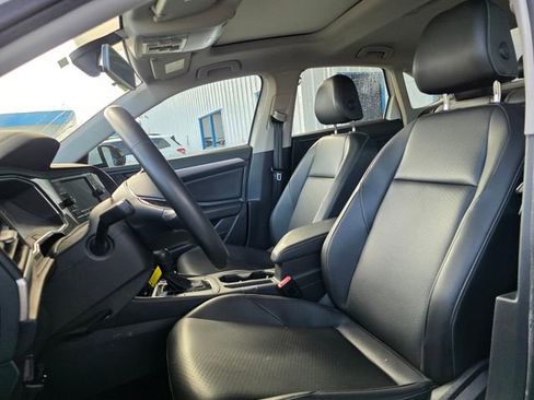 Used 2020 Volkswagen Jetta SE w/ SE Cold Weather Package FWD image 12