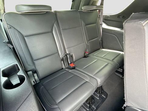 Used 2024 GMC Yukon SLT RWD image 29