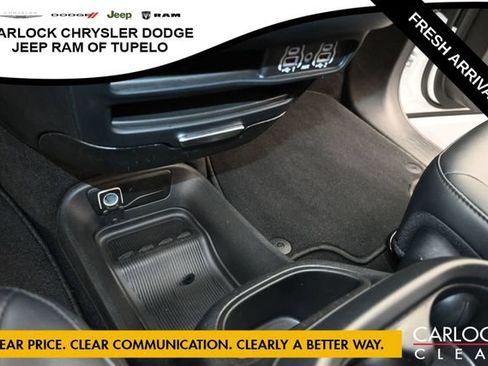 Used 2025 Chrysler Pacifica Select FWD image 23