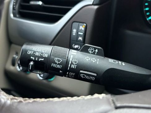 Used 2017 Chevrolet Suburban Premier image 21