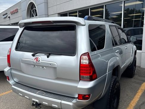 Used 2004 Toyota 4Runner SR5 AWD/4WD image 4