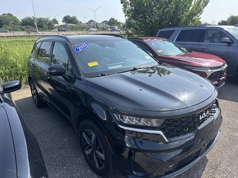 Used 2022 Kia Sorento EX w/ Panoramic Sunroof Package FWD image 10
