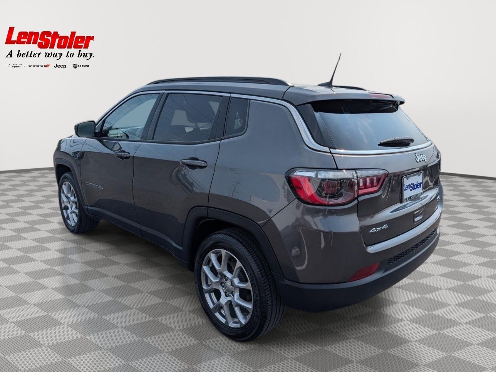 Used 2022 Jeep Compass Latitude w/ Sun and Sound Group AWD/4WD image 3