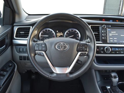 Used 2018 Toyota Highlander XLE AWD/4WD image 55