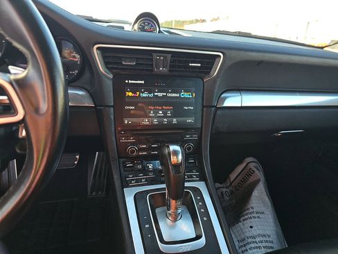 Used 2019 Porsche 911 Carrera image 9