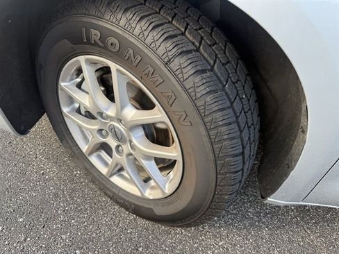 Used 2024 Chrysler Pacifica Touring-L FWD image 38
