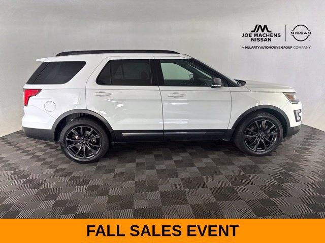 Used 2017 Ford Explorer XLT w/ Equipment Group 202A AWD/4WD image 6
