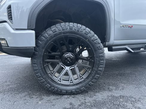 Used 2024 GMC Sierra 1500 AT4 image 32