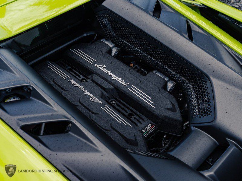 Used 2025 Lamborghini Revuelto AWD/4WD image 6