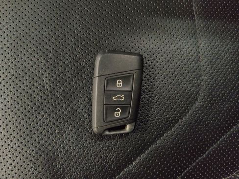 Used 2019 Volkswagen Jetta SEL Premium FWD image 32