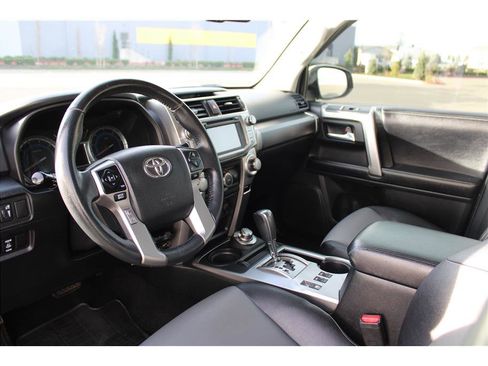 Used 2016 Toyota 4Runner SR5 Premium image 9