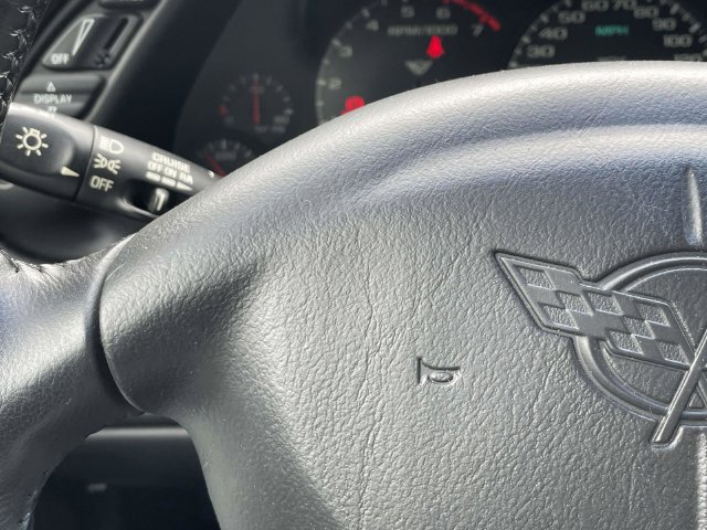 Used 2004 Chevrolet Corvette Coupe w/ Preferred Equipment Group RWD image 23