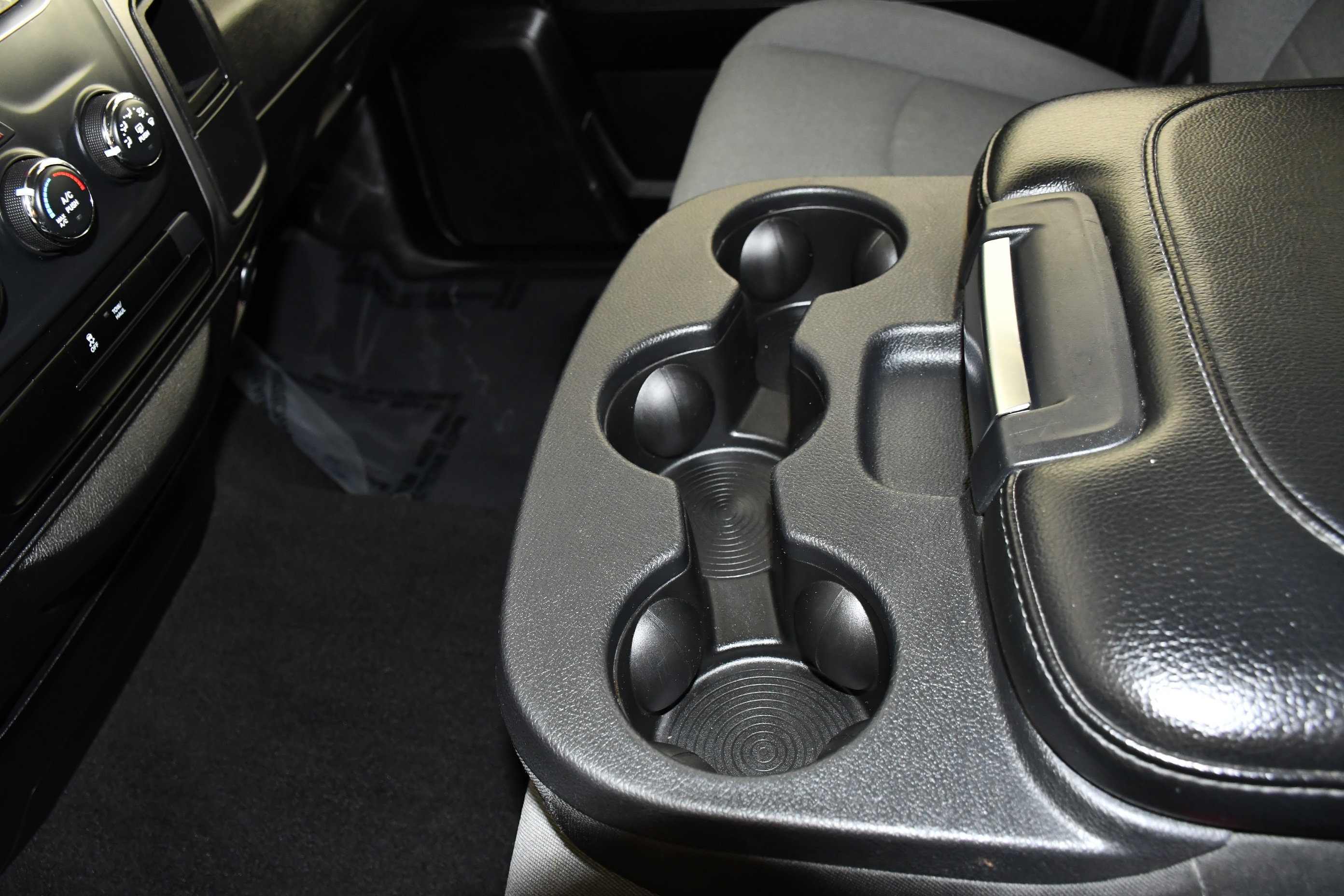 Used 2024 RAM 1500 Classic SLT AWD/4WD image 31
