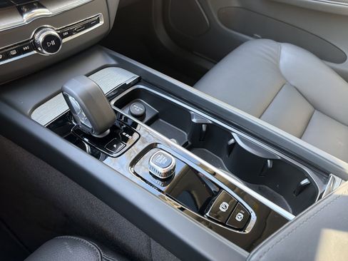 Certified 2025 Volvo XC60 B5 Plus image 26