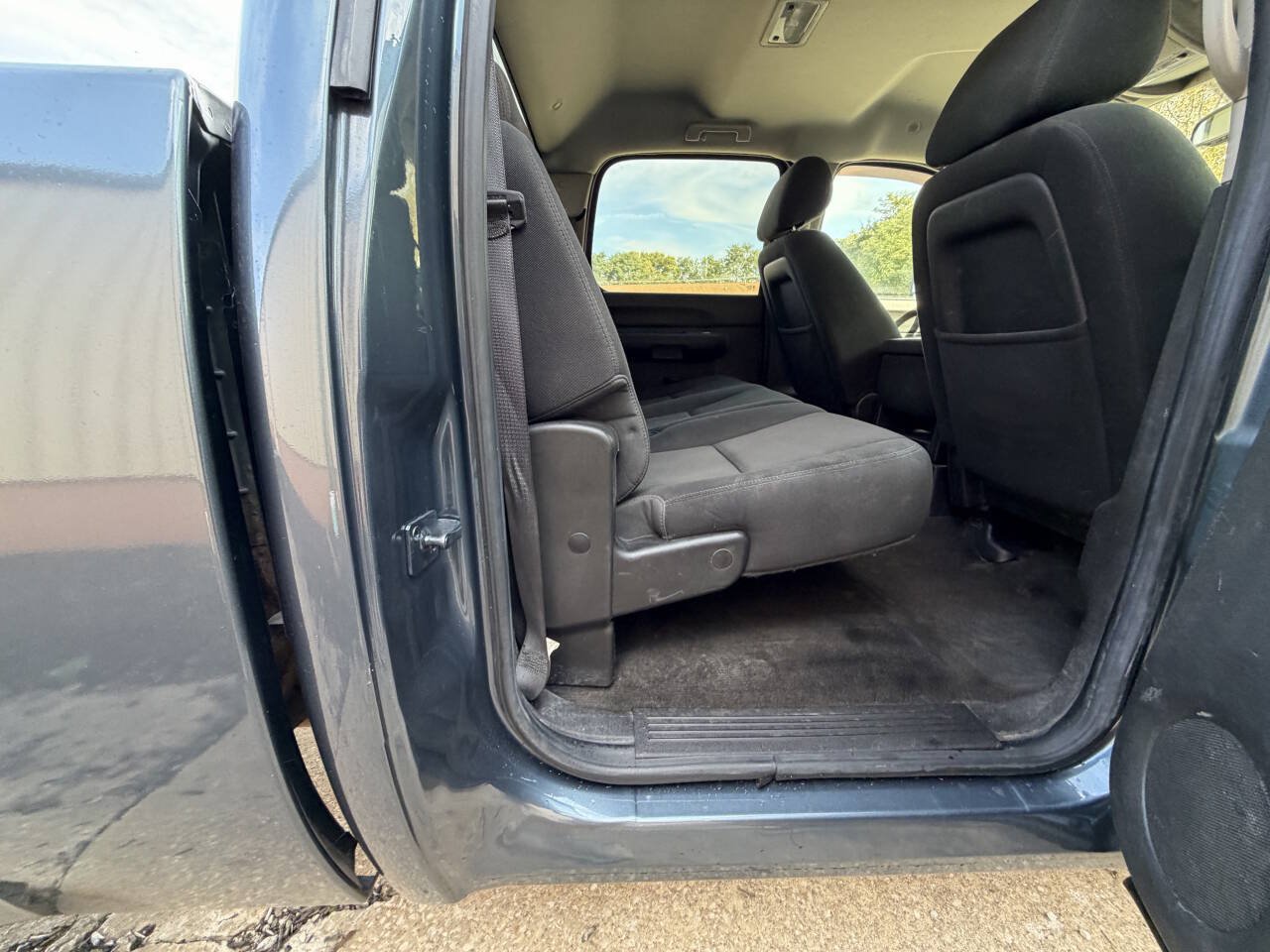 Used 2011 Chevrolet Silverado 2500 LT w/ Interior Plus Package AWD/4WD image 16