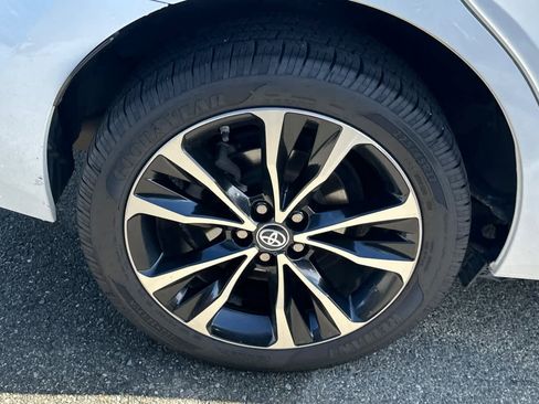 Used 2018 Toyota Corolla SE w/ Carpet Mat Package (TMS) image 14