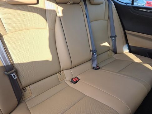 Used 2020 Lexus ES 300h w/ Premium Package image 32