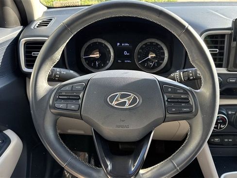 Used 2022 Hyundai Venue Limited image 47